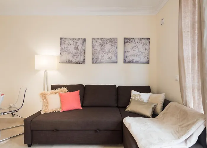Beautiful Flat With Heated Pool Near The Beach