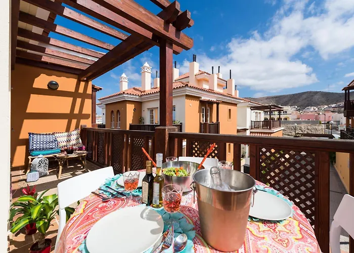 Beautiful Flat With Heated Pool Near The Beach