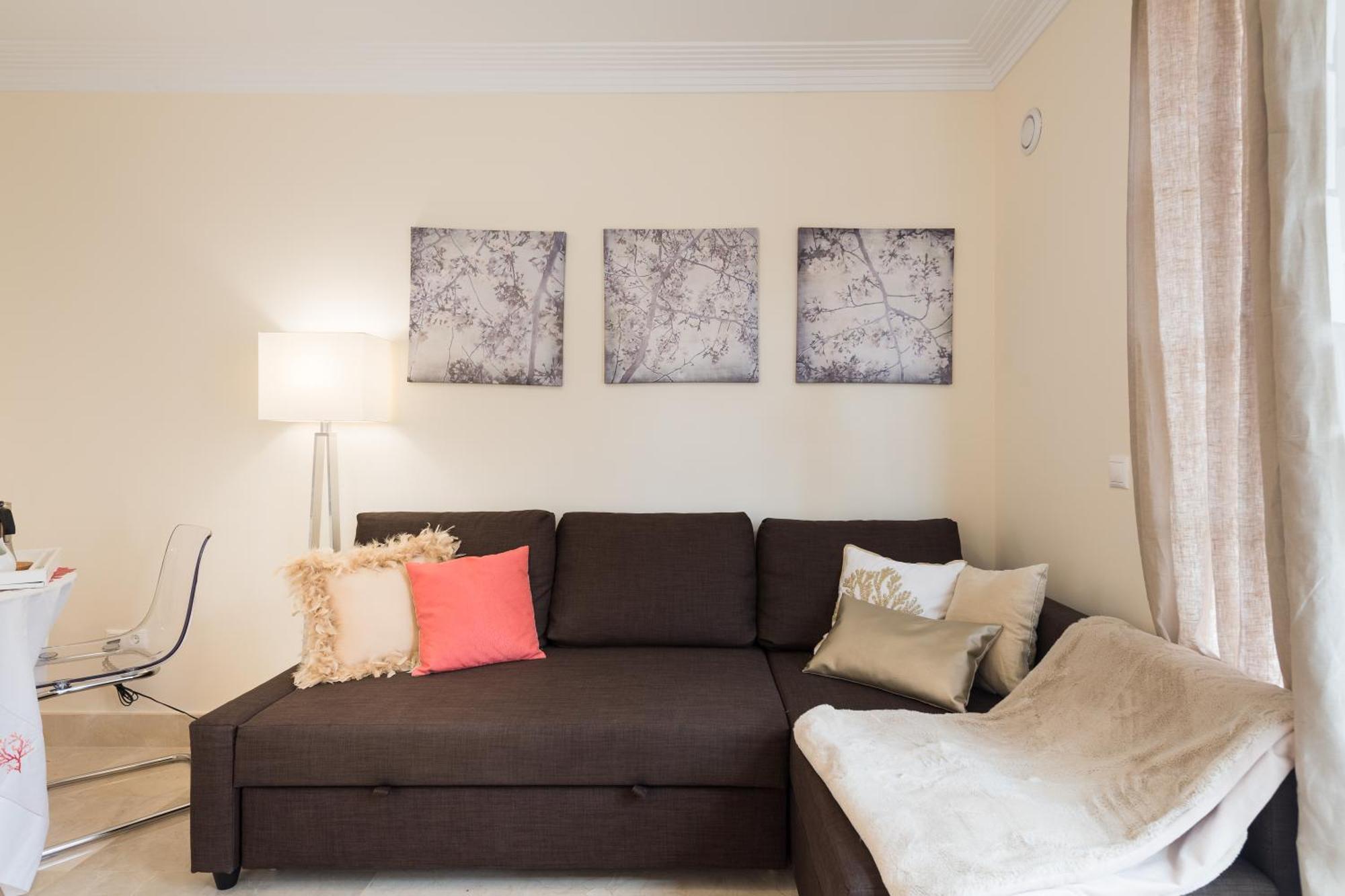 Beautiful Flat With Heated Pool Near The