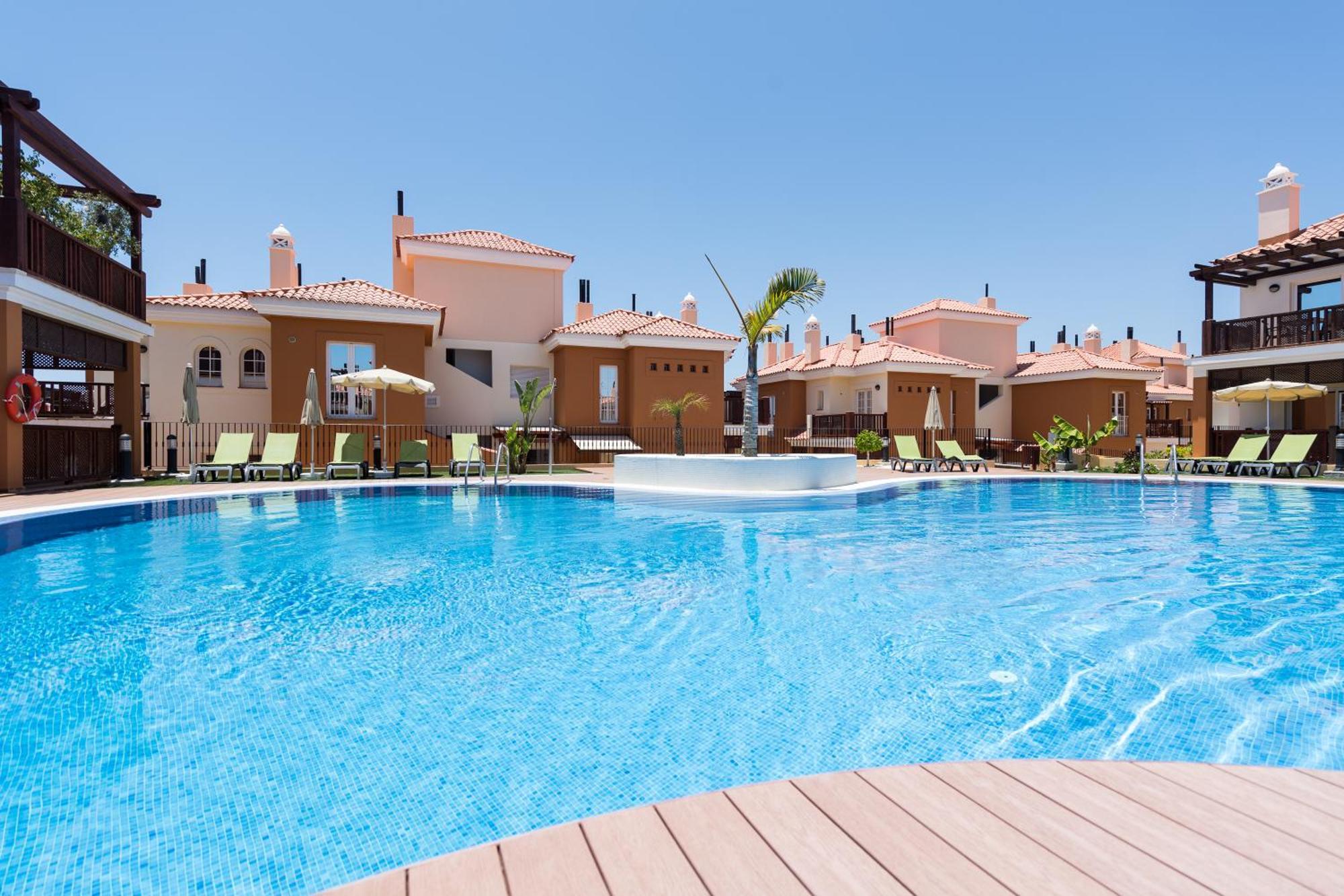 Beautiful Flat With Heated Pool Near The Arguineguin